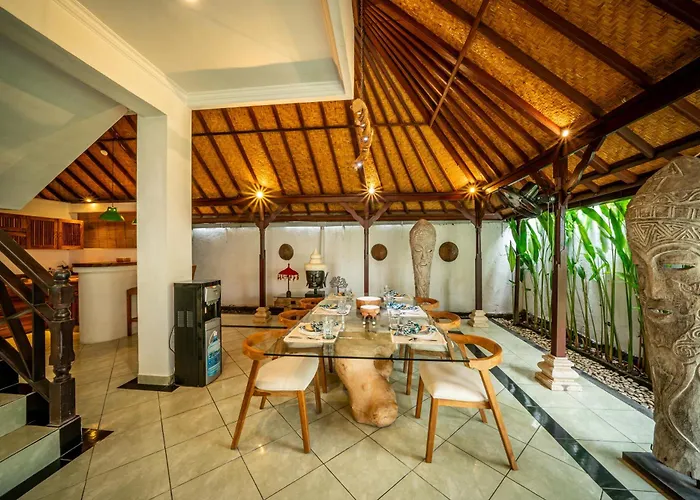Panda Seminyak, 3br Private Pool Close To Ku De Ta Villa Seminyak (Bali)
